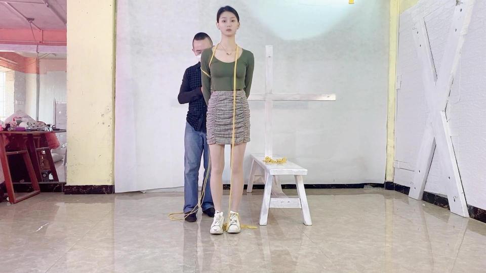 (寻梦苑）： 专业订拍(寻梦苑）：B22.5.8xmy李李老虎凳kb 坏大叔tj李李，扣球，老虎凳，挠腋下，挠脚板底。<br>       李李不笑很凶的样子，笑了很可爱。<br>          <br>      解压密码：xmy2022xmy 解压后MP3改为rar，再解压一次<br>                                    此版本为绿色版本，正版请联系QQ         业务范围：专业女s  订拍    一对一全国飞现实体验     <br>                                 联系方式：主1703735062    副738347051  
