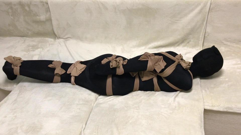 Black encasement and hogtied bound STUDIO 123925_Shiny Bound Girl<br>Full body 3 layers black pantyhose encasement are you think this is a true awesome tight? Yes, but this is not only encasement this is a mummification and also pantyhose bondage. I'm show you how using pantyhose and how i can wear this for encasement. And also true tight hogtied bondage of course using pantyhose <br>美女被多层丝袜全包捆绑，做成木乃伊<br><span style='color:#b0b0b0;'>[隐藏文字，购买后可见]</span>