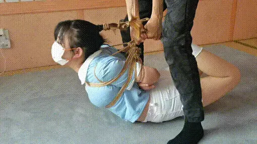 佩琪极限驷马 双脚倒吊 佩琪挑战极限驷马，马具口塞堵嘴，最后吊起双脚睡着了。视频解压密码：chuxin        -           -<br>一绳所爱绳艺体验店面向全国爱好者开放，本店提供绳艺捆绑模特服务、体验女绳师捆绑服务、体验长时间囚禁服务、绳艺教学培训、绳艺交流会、场地出租、专业麻绳销售，原创视频套图销售、作品私人定制、模特原味丝袜出售等，另外本店招募同好合作伙伴。微信：351552501初心