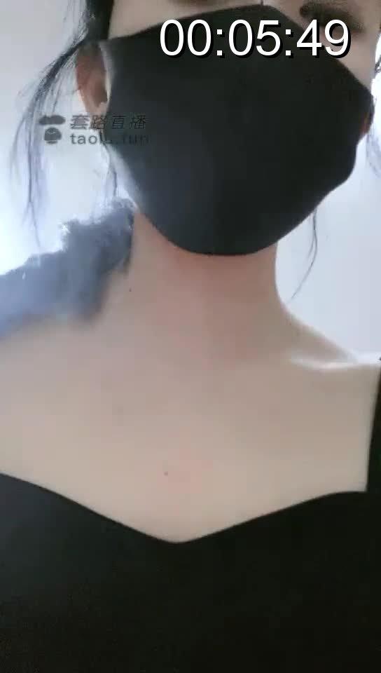 【羽唯女神】大晚上狗子不听话，耳光，打手板，伺候我舔脚哈哈 原创作者：羽唯女神<br>羽唯女神裸足调教小狗<span style='color:#b0b0b0;'>[隐藏文字，购买后可见]</span>