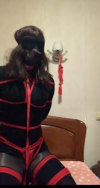 【伪娘自缚】伪娘阿美自缚日常解不开绳子惹 露出自缚是我比较喜欢的，就是自己一个人，切设备资金缺乏，无法完成更高品质的视频，可以在众筹中帮我出一份力，欢迎各种玩法，除重口外。自己是在不能接受，谢谢理解。可以线上线下约拍约绑。欢迎私信交流  购买后可见q<span style='color:#b0b0b0;'>[隐藏文字，购买后可见]</span> 最近还有一部早起的视频会更新，敬请关注。<br>
