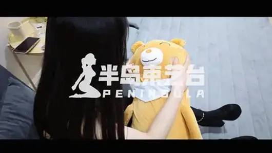 【半岛束艺台】【西玛】【卡菲】YT1528 置换熊 半岛家的玩偶一般都不是省油的灯，千万不要贸然接触，不然就会像西玛一样，不小心触摸了这只玩具熊的鼻子（开关）而身陷囹圄。但事还没完，任何企图营救她的人都会被这只置换熊强制置换，就像卡菲一样......这是个死循环。<br>【解压密码】peninsula2018,修改后缀名mp4，勿在线观看<br><br>【半岛束艺台】不做精品只做生活，用镜头记录真实绳艺，纯净捆绑，健康游戏！为每一个热爱捆绑的朋友展示最纯粹的绳艺，为每一个顾客用心打造属于您的专属作品。<br>本台主页：https://linzijun.app/@BDTV<br>联系方式：QQ2245148409/微信peninsulastudio/推特Twitter@PeninsulaBound<br>业务咨询秒回，闲聊看心情，色情勿扰。