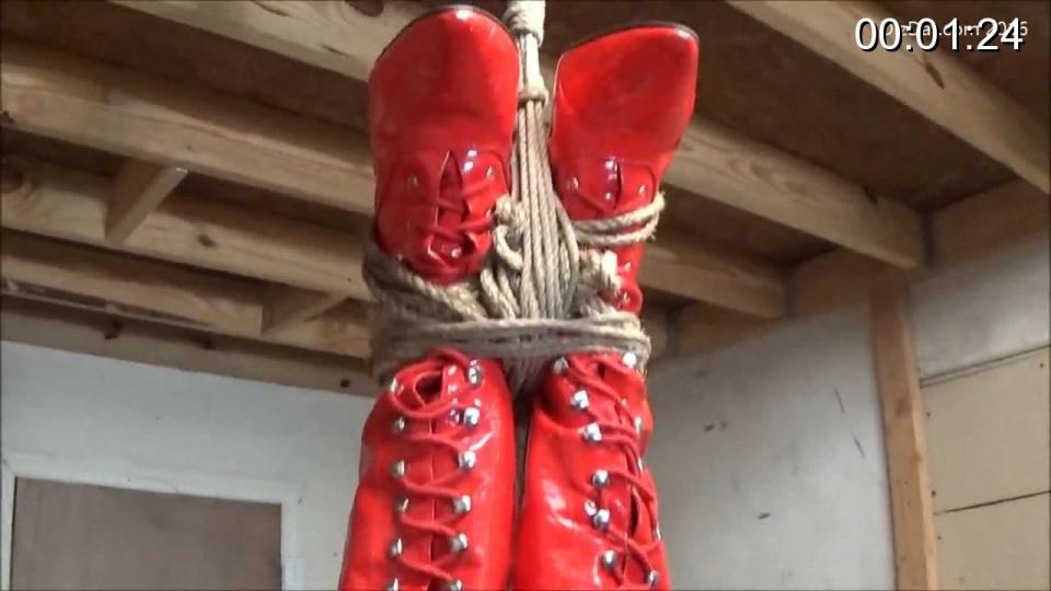 K O Hangs in boots hd K O Is heavily tattooed and pierced but she has never been suspended. I put an end to that and she was not happy about it..... But if your me<br><br><span style='color:#b0b0b0;'>[隐藏文字，购买后可见]</span>