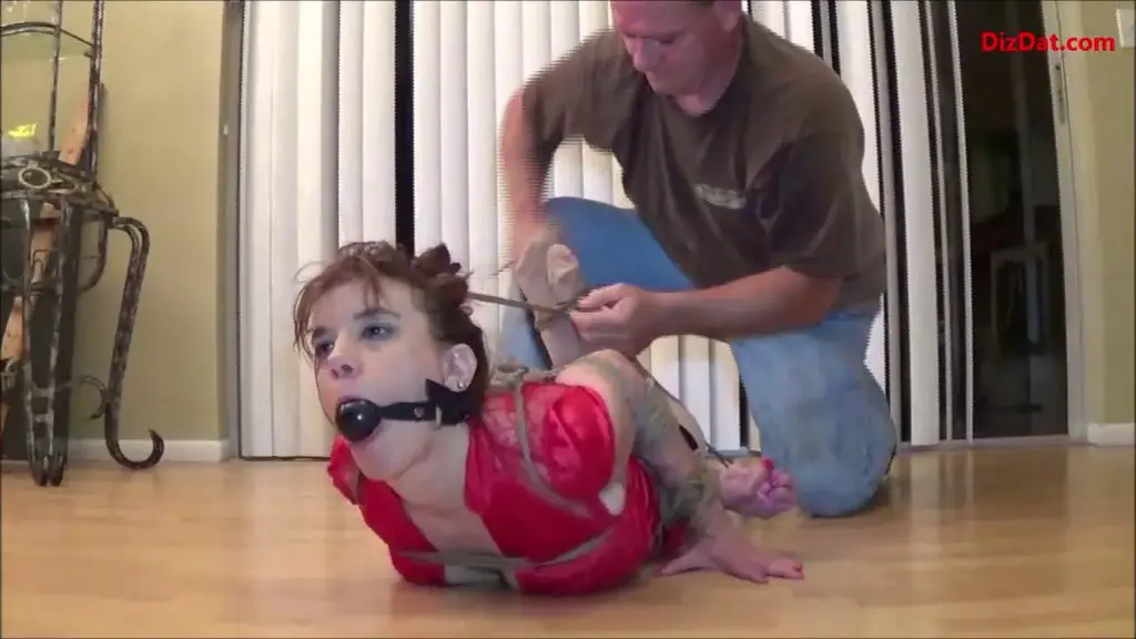 Stephanie Mars I met Stephanie Mars today, I put her in my so called escape proof hand cuffs and she slipped rite out of them ? So. I tie her in about 400 feet of rope add a nice ball gag and tell her to do it again. Of course she couldn't but it was fun watching.<br><br><span style='color:#b0b0b0;'>[隐藏文字，购买后可见]</span>