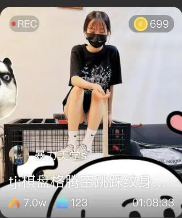 【暴力美学】棋盘格腾空跳踩纹身奴，裸足撕烂狗嘴 【暴力美学】棋盘格腾空跳踩纹身奴，裸足撕烂狗嘴<br>原创者：暴力美学<br>购买地址<span style='color:#b0b0b0;'>[隐藏文字，购买后可见]</span>