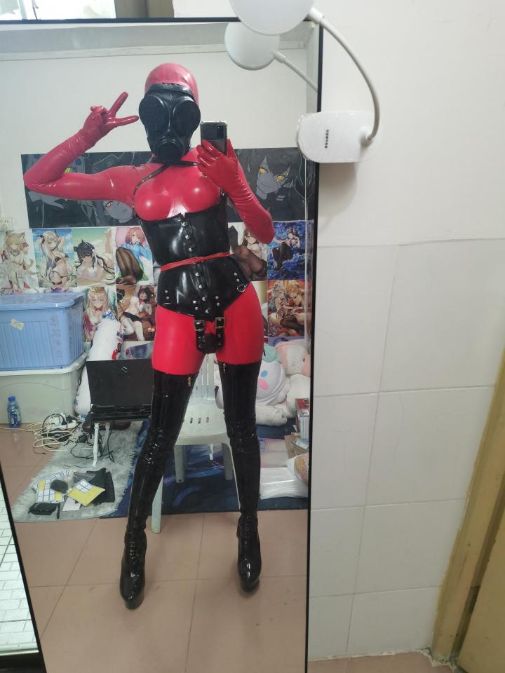 肥宅胶自拍 [情趣（乳胶衣）,长筒靴,伪娘,zentai,防毒面具]