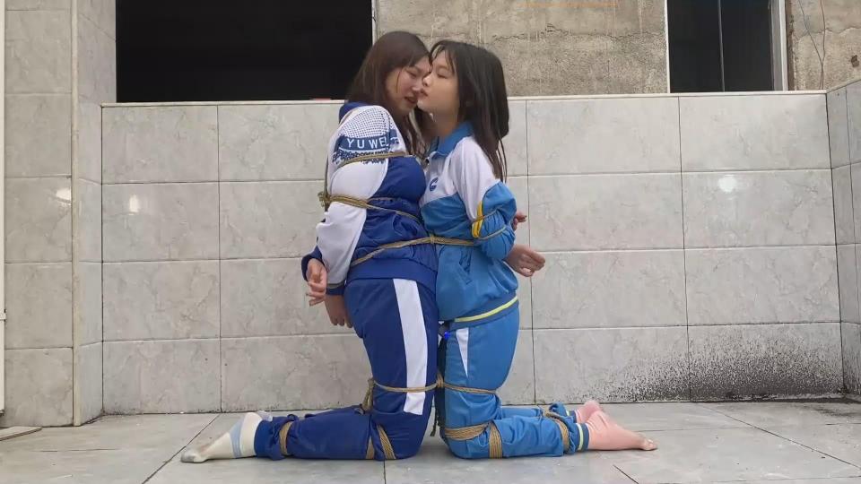（xiao素素）：安安朵朵双人校服(全集) ※※※※※※※※※※※※※※※※※※※※※※※※※※※※※※※※※※※※※※※※※※※※※※※※<br>共三部分内容情节，<br>1、安安与朵朵双双被捆绑在天台<br>2、安安与朵朵在床上互相捆绑TJ<br>3、安安与朵朵被股绳吊绑互相拉扯<br>为方便大家，一次性放送全集<br>解压密码及播放方式请见链接内文件说明<br><br>有喜欢校服系列的看官，请持续关注【xiao素素工作室】此系列为绿色版本，需完整版请联系QQ.<br>┉┉┉┉┉┉┉┉┉┉┉┉┉┉┉┉┉┉┉┉┉┉┉┉┉┉┉┉┉┉┉┉┉┉┉┉┉┉┉┉┉┉┉┉┉┉┉┉┉┉┉┉┉┉┉┉┉┉┉┉┉┉┉┉<br>业务范围：专属订拍 一对一视频网调 全国飞现实体验<br>联系qq：1487615606   3147195239<br>※※※※※※※※※※※※※※※※※※※※※※※※※※※※※※※※※※※※※※※※※※※※※※※※