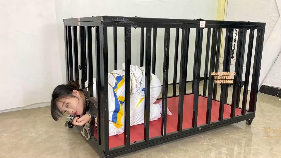 （Xiao素素）：朵朵校服之铁笼拘束 ※※※※※※※※※※※※※※※※※※※※※※※※※※※※※※※※※※※※※※※※※※※※※※※※<br>朵朵校服之铁笼拘束<br>校服学妹朵朵被关进铁笼捆绑拘束<br>校服学妹朵朵被关进铁笼手颈枷拘束<br>解压密码及播放方式请见链接内文件说明<br>请持续关注【xiao素素工作室】本片为绿色删减版本，需完整版及更多内容请联系QQ.<br>┉┉┉┉┉┉┉┉┉┉┉┉┉┉┉┉┉┉┉┉┉┉┉┉┉┉┉┉┉┉┉┉┉┉┉┉┉┉┉┉┉┉┉┉┉┉┉┉┉┉┉┉┉┉┉┉┉┉┉┉┉┉┉┉<br>业务范围：专属订拍 一对一视频网调 全国飞现实体验<br>联系qq：1487615606 3147195239<br>※※※※※※※※※※※※※※※※※※※※※※※※※※※※※※※※※※※※※※※※※※※※※※※※