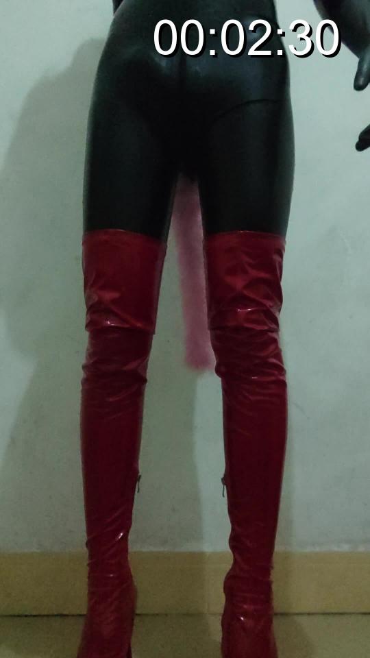 胶衣latex，面具长靴， 闲来无事玩了玩，一个人确实会懒的不想玩，还有就是也没什么意思，就随便拍了点。质量也i不知道怎么样<span style='color:#b0b0b0;'>[隐藏文字，购买后可见]</span>