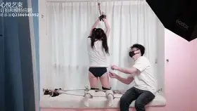 【心悦艺束】- 体操健将的把柄，体操运动员在训练途中与男朋友私会被教练发现，为了避免被开除的风险，只好屈从于教练的魔爪，开展一些莫名其妙的训练........ 体操运动员在训练途中与男朋友私会被教练发现，为了避免被开除的风险，只好屈从于教练的魔爪，开展一些莫名其妙的训练........，比如把人吊着，美其名曰训练平衡感，用各种道具TK，美其名曰帮助妹子控制身体，再比如用棒棒刺激妹子，美其名曰训练后的放松什么的。。。。。<br>定拍，模特应聘，请加Q2386945992。海外用户请用Telegram：xybondage。或者联系邮箱：xybondage@qq.com<br>视频中的衣物，丝袜，道具有需要的也可联系我。