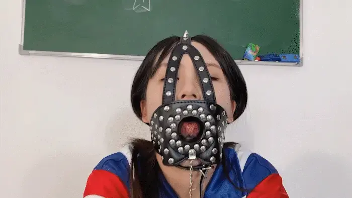 （xiao素素）：订拍转公映：a22.6.10可可被军训40分钟                （xiao素素）：订拍转公映：a22.6.10可可被军训40分钟<br><br>※※※※※※※※※※※※※※※※※※※※※※※※※※※※※※※※※※※※※※※※※※※※※※※※<br><br><br><br>内容介绍：因为打扫卫生偷懒，被老师军训40分钟，带上头套，从头套的小洞中升出她那可口的小舌头。<br><br>裤子里塞入TD，带上手铐原地跳，带上脚镣登马步。现在的学生一点不尊重老师，被处罚了还嘲笑老师，<br><br>老师加重了处罚。把可可绑在凳子上，嘴里带上扣环，脱下鞋子饶痒痒，用纱布捂住她的樱桃小嘴并用<br><br>电棒攻击小脚。可可还是被饶得不停的笑出声来，看来可可身体真是敏感。老师还把可可全身KB，并要<br><br>求站着原地转圈圈，提出各种要求让可可完成。训得可可上气不接下气。最后老师满意的去上课了，留<br><br>着可可原地反思。<br><br>┉┉┉┉┉┉┉┉┉┉┉┉┉┉┉┉┉┉┉┉┉┉┉┉┉┉┉┉┉┉┉┉┉┉┉┉┉┉┉┉┉┉┉┉┉┉┉┉┉┉┉┉┉┉┉┉┉┉┉┉┉┉┉┉<br><br>下载说明：解压密码 whwdzgwajjxss123  解压后把MP3改为rar，再解一次<br><br>┉┉┉┉┉┉┉┉┉┉┉┉┉┉┉┉┉┉┉┉┉┉┉┉┉┉┉┉┉┉┉┉┉┉┉┉┉┉┉┉┉┉┉┉┉┉┉┉┉┉┉┉┉┉┉┉┉┉┉┉┉┉┉┉<br><br>标签：【仙气飘飘美女】 【TD】 【登马步】 【饶痒痒】 【TJ】<br><br> 【口环】 【头套】 【电棒】 【过肩铐】<br><br>┉┉┉┉┉┉┉┉┉┉┉┉┉┉┉┉┉┉┉┉┉┉┉┉┉┉┉┉┉┉┉┉┉┉┉┉┉┉┉┉┉┉┉┉┉┉┉┉┉┉┉┉┉┉┉┉┉┉┉┉┉┉┉┉<br><br>ps：业务范围：专属订拍 一对一视频网调 全国飞现实验<br><br>       联系qq：1487615606   3147195239<br><br>┉┉┉┉┉┉┉┉┉┉┉┉┉┉┉┉┉┉┉┉┉┉┉┉┉┉┉┉┉┉┉┉┉┉┉┉┉┉┉┉┉┉┉┉┉┉┉┉┉┉┉┉┉┉┉┉┉┉┉┉┉┉┉┉