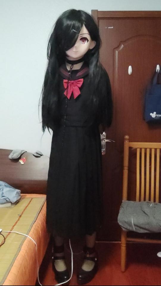 kigurumi jk制服隐藏震动拘束 内含jk制服拘束 隐藏td震动b强高<br>主人命令娃娃穿上jk制服，带上手铐脚镣和项圈，里面塞上棒棒和td然后罚站，提前gc了就要被拘束一晚上<br>娃娃就这样被拘束了起来，还要时不时被要求展示塞着的小玩具<br>最后娃娃还是没忍住gc了，等待她的是被蒙眼堵嘴拘束一晚上的惩罚