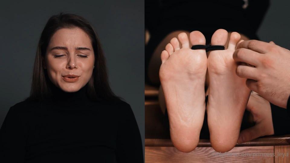 【RF】Russian Fetish 名模 Leya ，OnlyFans 频道专属作品 原作者：Russian Fetish，Leya是Russian Fetish最早的一批模特，也是这个工作室的颜值担当。平时她会在这个付费频道，上传粉丝专享的私密内容，其中就有几部制作精良的TK影片，这次的作品可以看到在灯光、镜头布置上花了不少心思，营造的氛围感很不错，Leya 十分清楚自己的优点，她用清晰的特写镜头，去捕捉受挠的裸足和自己耐看的笑脸，同类型的私人频道，很少能看到拍出这样专业效果的<br>
