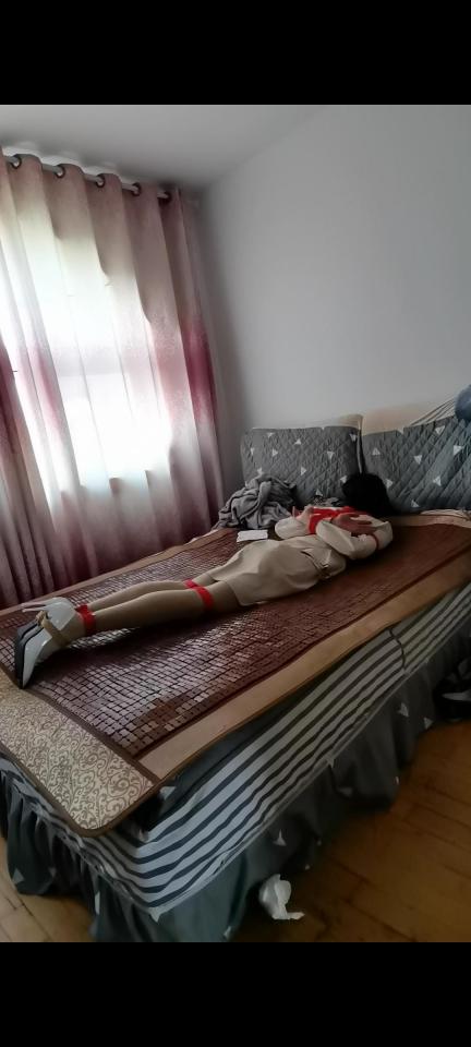 杏色ol红绳日式紧缚逃脱 ol被紧缚，一步裙肉白高跟，10cm高跟鞋被捆绑在脚上，日式后手绑缚，虽然被紧缚但是倔强挣扎最后成功逃脱，低价出售<span style='color:#b0b0b0;'>[隐藏文字，购买后可见]</span>