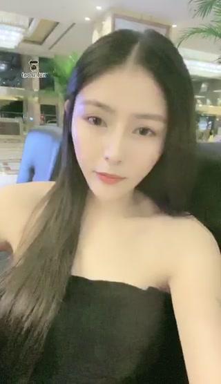 【诺曦S】健身房小哥彻底被驯化成狗 【诺曦S】健身房小哥彻底被驯化成狗<br>原创作者：诺曦S<br>诺曦S继续调教健身房小哥，健身房小哥给诺曦S女主按脚，女主在公共场合骑马