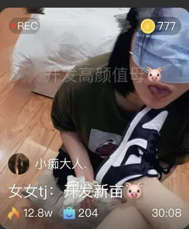  【小痴】女女调教:开发新母猪 高颜值母猪  【小痴】女女调教:开发新母狗<br>原创者：小痴<br>母狗爱舔走过一天路的船袜脚 酸臭味我自己都受不了 脚耳光 下跪 钻胯