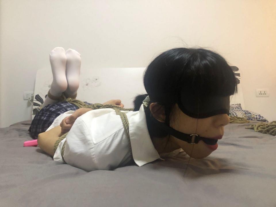 【新月原创】【红豆】JK白丝蒙眼堵嘴 td忍耐训练 站内众筹中也请多多支持！ - 视频已发布！视频原味、约绑攻略有售直接滴 QQ: 2389316626! ! ! 本工作室正式启动会员优惠折扣方案 ， 请有兴趣的同好加 Q详询。定制图片小视频价格优惠～～ [驷马,堵嘴,白丝,眼罩/蒙眼,后手缚（低混乱值）,跳蛋,猎奇]