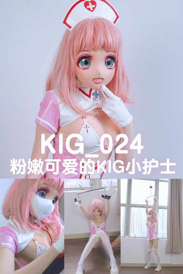 【闪闪工作室】粉嫩可爱的KIG小护士听话地接受【大家都懂】的玩法 KM家的头第一次出镜，这面相真是可爱爆炸了<br>这次还是由小葵出演，小葵纤细的身材穿上KIG皮一点不会显胖<br>皮非常紧贴身体，几乎没有一点皱褶<br>穿上护士服和头壳后，十足一个等身大娃，再让她带上口罩，阻隔程度再次升级<br>这次特邀神秘嘉宾享受小葵护士的亲切服务，还萌萌的在别人那扑个满怀<br>一轮服务后，是时候开始玩娃游戏<br>把小护士用铁链捆在凳子上，开始进行都懂的项目<br>【再次重申，停顿画面并非卡顿，是有原因的】<br>小葵的敏感体质再次发挥，给出非常大的反馈<br>意外的是，第二次尝试中，小葵超常发挥，居然熬到10分钟左右<br>结束时袋子都是雾气，雾气的水珠都结在头壳上，仿佛娃娃出了一身大汗一样<br>最后把新安装的吊机，吊起小葵护士的双手，把脚微微离地<br>这样小葵只能踮着脚，站得非常不稳，不断需要找平衡<br>这个状态下再来一次，小葵最终瘫软在地上<br>由于这家伙实在太可爱，瘫地上也不能放过她，于是继续拿起震动，让她一次冲上高位<br><br>【闪闪工作室五周年了，感谢大家一直以来的支持，各位请注意片头小彩蛋】<br><br>【网盘文件先下载到电脑，解压得出的文件后续名html修改为zip，再解压一次】<br>【不要在网盘解压与播放】<br>解压密码：shanshan