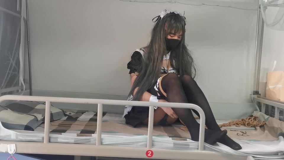 小伪娘黑丝女仆装自缚 这次试了一下女仆装，感觉还挺好看的<br>大家有别的想看我穿的可以私信哦，感谢大家支持<br>建议新观众使用下赞助哦，往期视频也很不错的