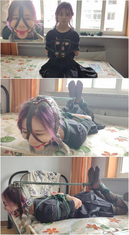 玩奴原创之可爱就是正义！美少女月潇登场！黑丝超紧驷马放置流口水，严厉堵嘴！交流购约绑教程请加1152327635。 解压密码<span style='color:#b0b0b0;'>[隐藏文字，购买后可见]</span>感谢各位观众的支持！美少女月潇是博主最近最为满意的模特，身高腿长不说还长得很可爱！穿上黑丝超紧驷马是真的美，妹子口水也多，不停的流！马具口球塞满嘴巴更显得一番羞耻。敬请欣赏！<br>另外为了方便各位同好约绑，博主最近推出了一个非常详细的约绑教程。里面有非常详细的从零基础开始教大家如何认识妹子，如何与妹子沟通等等。非常的实用，有兴趣的各位同好加1152327635咨询，备用805351328。<br>目前博主已经出了五个系列，分别是绝对真实调教系列，真实约拍系列，口水囚徒系列，紧缚实验室系列，美人小舔犬系列以及最新出的高颜值系列都非常精彩，各种元素满满，希望各位同好多多支持！<br>推特可以关注浅神。本频道提倡健康积极的绳艺亚文化，目的是给生活增添一些情趣，谢谢大家。备用联系方式qq805351328。<br>下载操作：<br>1、电脑下载<br>2、解压<br>3、将压缩包内rar文件名后缀修改为mp4。<br>