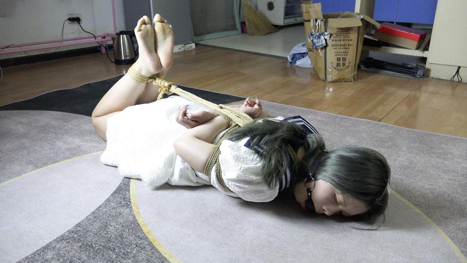 【子衿原创】美琦驷马口球晚上独自放置在房间，快要哭了 百度下载解压密码：zjsy,子衿工作室向全国绳艺爱好者提供：体验绳模捆绑服务，绳模全国可空降、绳艺作品销售、作品定制等，另外本店招募合作伙伴。约拍订拍请联系Q1832923614 微信happiiny