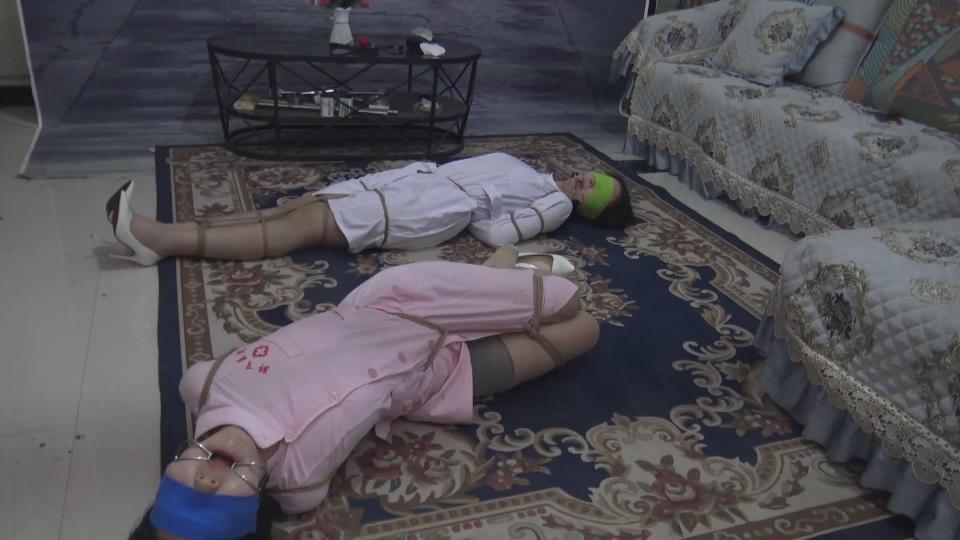 绑架调戏女护士    看看女护士怎么被调教的 两女护士被绑架回来被女王调教，看看女护士怎么被调教的，请欣赏视频 QQ342642509