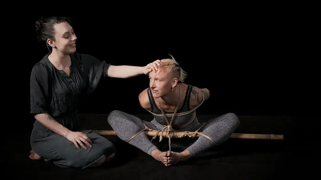 Ebi-zeme Variation  In this class, Gestalta teaches a floor-based variation of Agura & Ebi Shibari with their model Aleks. <br><br><br>Modern Shibari refers to any crossed-leg sitting position as Agura Shibari. If the upper body is tied and forced close to the open legs, it is called Ebi Shibari (shrimp tie) or Ebi Seme (shrimp torment). The body being bent forward and the knees widely spread, the position resembles the body and tail of a prawn or shrimp. <br><br><br>Gestalta revisits this classic position inspired by an ancient method of torture, ebi-zeme (海老責め). If kept for a long period of time, this position will heavily restrict the breathing and generate strong blood flow restrictions creating a burning sensation throughout the entire body. The increased stress created by the variations of leg position she explains and demonstrates in this class will make the effect significantly more immediate and efficient on flexible models.