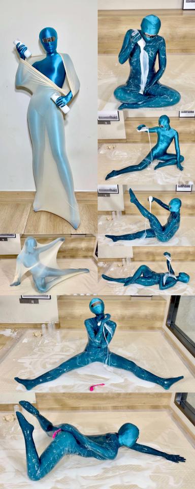 [爱丝袜の凌风姐姐]——黏液的爽滑与快乐——(光泽zentai+丝袋)+(10罐×600ML超大量黏液)+(超滑湿身+触感爆发+放飞自嗨赛高n次) 当zentai荡娃凌风邂逅了黏液……<br>当本来就丝滑的zentai被更丝滑的黏液浸透……<br>触感简直滑到了极致……<br>貌似这种感觉有什么加成……凌风的身体更加敏感了……直接亢奋了……<br>凌风的荡欲彻底被激发……<br>她一把撕开了包裹着自己的丝袜睡袋……她开始往身上狂倒黏液……她在黏液中打滚……<br>她疯狂抚摸自己丝滑的身体……她拿起跳D激荡自嗨……她赛高了n次……<br>哦~~~场面太过刺激~~~<br>荡娃凌风玩嗨了~~~<br>整个剧组都看傻眼了~~~太烧了~~~<br><br><br>凌风早就暗戳戳的表示，想试试zentai 黏液的组合。<br>她太喜欢滑的东西了，她很好奇，如果用粘液把zentai浸透，zentai会不会更滑。<br>她说，滑滑的白色黏液，会直戳她的X癖，会让她去幻想自己被J液淹没……会让她更加亢奋……<br><br><br>然后。<br>剧组太宠她了，大家答应了她的想法。<br>然后。<br>剧组太惨了，防水场地搭建用了5小时，贴挡板 贴防水膜 做导流口……<br>然后。<br>剧组后悔了，凌风自己快乐的玩完了，跑去洗澡了，大家清理粘液清理了2小时，清理哭了……<br><br><br>10罐黏液，一罐600ML，超大量。<br>前3罐，由镜头外的男模撒到凌风身上。<br>后7罐，由凌风自己倒着玩。<br><br><br>随着一罐接一罐的用完，zentai慢慢被渗透，凌风身上变得越来越滑……<br>滑到稍微一用力就会在防水台上位移……<br>滑到捏不住黏液罐子.......<br><br><br><br><br><br>PS：<br>这部为了有更好的视角，所以没有选择浴缸，采用了搭建防水场地的方式。<br>真的是太苦了，搭建场地 清理，活活累翻众人。<br>望兄弟们多多冲起来，多多关注，谢谢支持，无比感谢。<br><br>PS：<br>服装：光泽zentai(孔雀蓝)   天鹅绒丝袜睡袋(肤色)<br>道具：10罐×600ML黏液   强力跳D