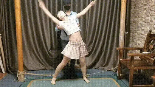 大学生赵昭昭被各种捆绑挠痒 小昭是个十分怕痒的姑娘，今天第一次体验被绑，结结实实体验了一把挠痒TK，捆绑简单，但换了好几个造型TK，最后小昭练成逃脱术，成功自救。视频解压密码：chuxin     -          -<br>一绳所爱绳艺体验店面向全国爱好者开放，本店提供绳艺捆绑模特服务、体验女绳师捆绑服务、体验长时间囚禁服务、绳艺教学培训、绳艺交流会、场地出租、专业麻绳销售，原创视频套图销售、作品私人定制、模特原味丝袜出售等，另外本店招募同好合作伙伴。微信：351552501初心
