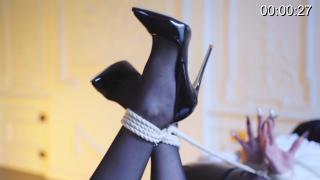 Gagged girl tied on the table 一段简单的驷马，模特是Miss Ellie Mouse<br>