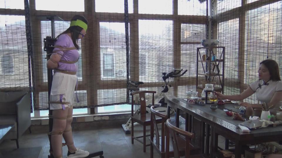 定拍转公映《女老大落网记》 中集    无恶不作的女老大专干贩毒，贩卖人口勾当 无恶不作的女老大专干贩毒，贩卖人口勾当，请欣赏视频片，下集更精彩QQ462276998