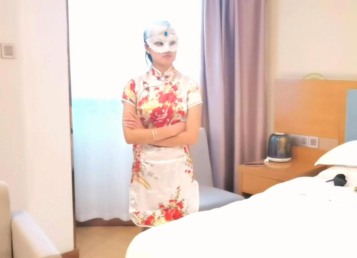 美女文慧首次[X_X]体验。旗袍字母丝袜，后手观音紧缚，无法逃脱 文慧第一次感受[X_X]，带着少女的娇羞。后手观音，紧缚极限，拉起驷马，紧缚极限，[X_X]在敏感点带着跳动，带着刺激，给文慧不可描述的感受。<br>定拍约拍3516763647