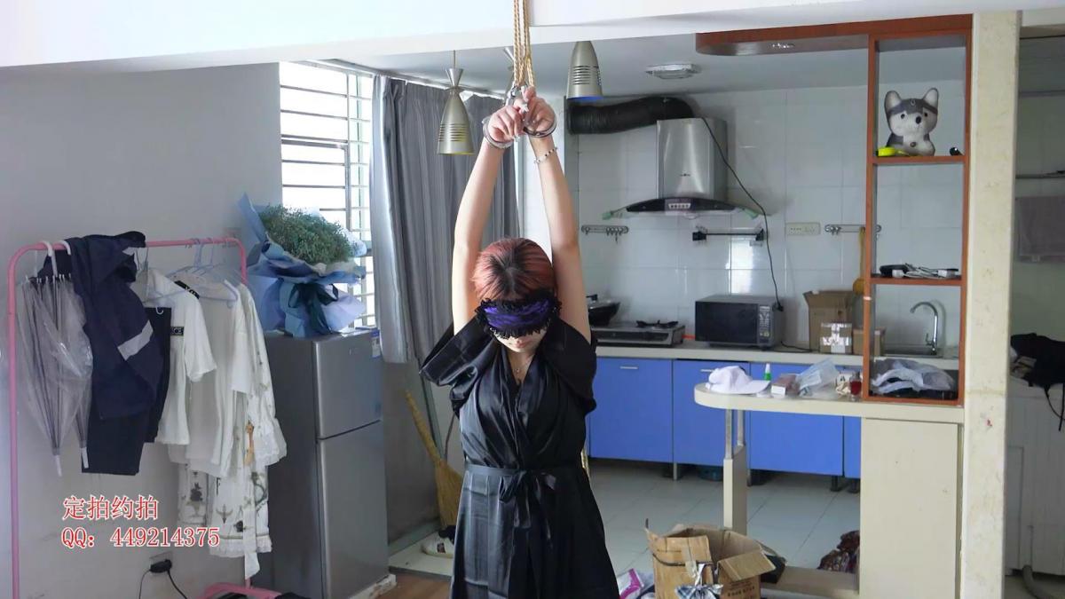 【子衿原创】睡袍镣铐单腿吊 镣铐驷马 小尾巴 TD 百度下载解压密码：zjsy,子衿工作室向全国绳艺爱好者提供：体验绳模捆绑服务，绳模全国可空降、绳艺作品销售、作品定制等，另外本店招募合作伙伴。约拍订拍请联系Q449214375 微信happiiny