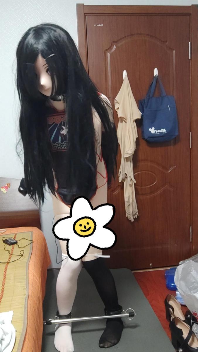 kigurumi小僵尸分腿器自缚定时强高 主人出差离开了，但是娃娃的折磨不能结束。<br>主人打来视频，要求娃娃用定时锁把自己锁住三十分钟.而且中间不许gc。<br>娃娃把自己锁好之后开始不停的挣扎，还要玩弄自己故意开大玩具来取悦主人。<br>最后娃娃还是在三十分钟内gc了，等待她的是什么惩罚呢<br>百度网盘二次压缩第二次扩展名改成rar