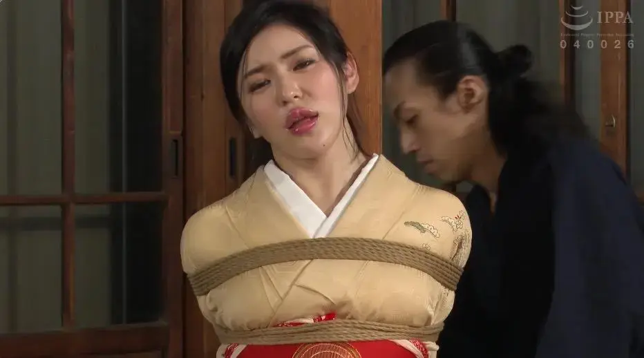 縄がないと、生きれない女 识别码:<span style='color:#b0b0b0;'>[隐藏文字，购买后可见]</span><br>发行日期:2022-08-16<br>长度:136 分钟<br>导演:TOHJIRO  <br>制作商:Dogma  <br>发行商:ゴールドTOHJIROレーベル  <br>类别:SM 单体作品 洗澡 绳缚 和服、丧服	<br>演员:塩見彩 <br>剧情：用绳子用力捆绑，身穿和服的塩見彩被绑在柱子上。