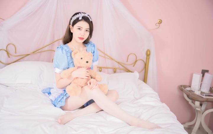 【ssa丝社】第1210期：腿模淑贞的涞觅爱丽丝系列白丝袜美腿淘宝图拍摄花絮视频 【ssa丝社】第1210期腿模淑贞的涞觅爱丽丝系列白丝袜美腿淘宝图拍摄花絮视频<br>原创作者：ssa丝社<br>淑贞着宫廷风小裙子配开档白丝袜展示美足美腿，很好看的一部片子