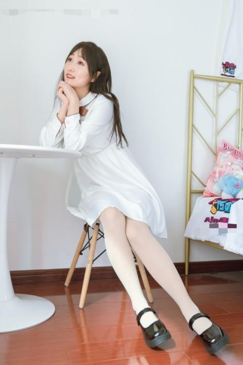 物恋传媒1165期：君君-皮鞋、厚肉丝 物恋传媒1165期：君君-皮鞋、厚肉丝<br>原创作者：物恋传媒<br>温柔模特君君着厚肉丝配皮鞋展示美足美腿，非常有气质的女孩，是我想守护的笑容