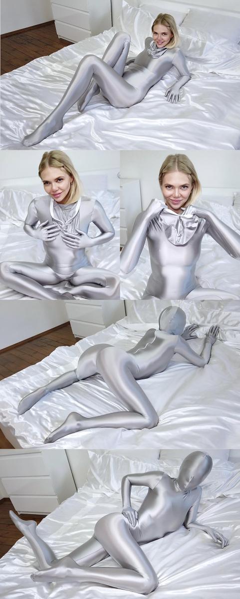[W’sH]——Masha——银色zentai 小甜妹Masha，身穿银色zentai，在床上搔首弄姿。<br>有从露脸带头套过程，也有摘头套的过程。<br>不得不说，银色zentai在镜头下，确实很好看，科幻感高级感十足。<br><br>注：<br>W’sH 工作室<br>专注于zentai、紧身衣、spandex、丝滑光泽衣物、乳胶、睡袋、捆绑、锁链……等一系列恋物拍摄。<br>清一色欧美模特，高颜值，好身材。<br>单女、女女、三女应有尽有，各种玩法层出不穷。<br>拍摄手法极具艺术性，作品极具收藏价值。