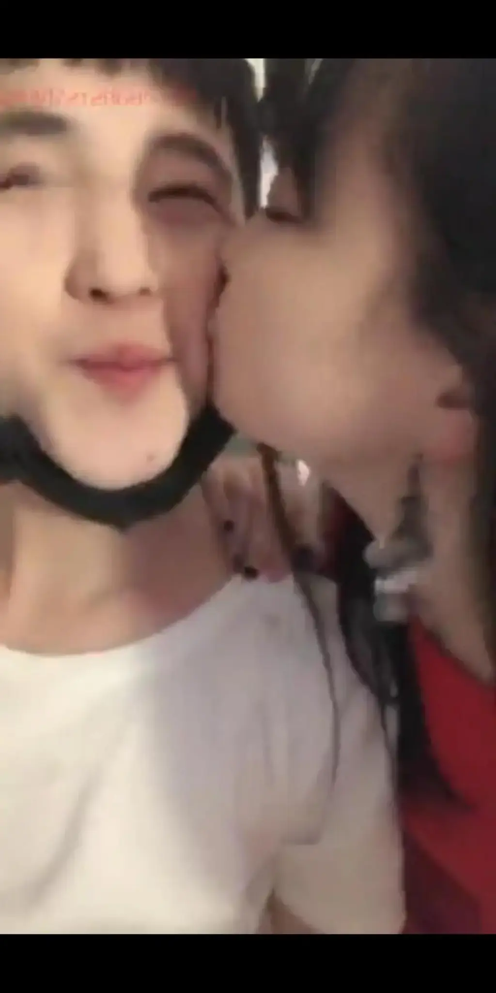 深夜虐哭奶狗男朋友【梦二】 套路美女，和男朋友直播玩调教游戏，接吻玩[X_X]                                   恋足耳光，温馨的画面，情侣情趣游戏