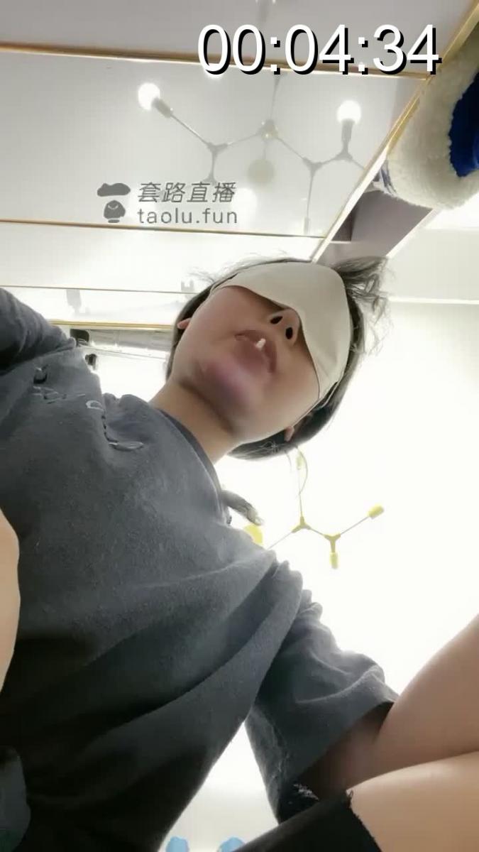 【悠悠S】臀，口水，语言 原创作者：悠悠S<br>悠悠S第一视角网调贱狗 臀部羞辱  高跟鞋口头控制 让小狗欲罢不能 言听计从不听话要被鞭打