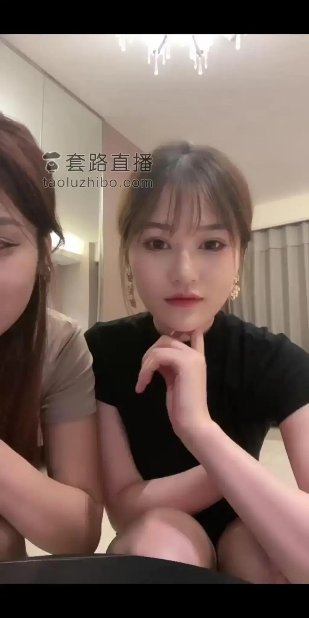 转盘抽奖 综合类生活化的调教【乔皙】 套路女王带闺蜜入圈调教，踢裆虐狗                                            恋足黑丝诱惑，裸足舔脚。女主颜值耐打