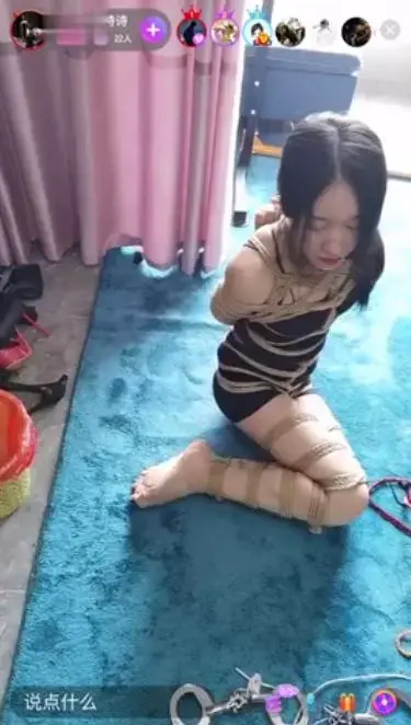 kb诗诗 后手观音被绑成麻花只能苦苦的挣扎 kb诗诗 后手观音被绑成麻花只能苦苦的挣扎<br>创作：kb诗诗<br>描述：kb诗诗 后手观音被绑成麻花只能苦苦的挣扎，喜欢的请大家多多支持一下吧