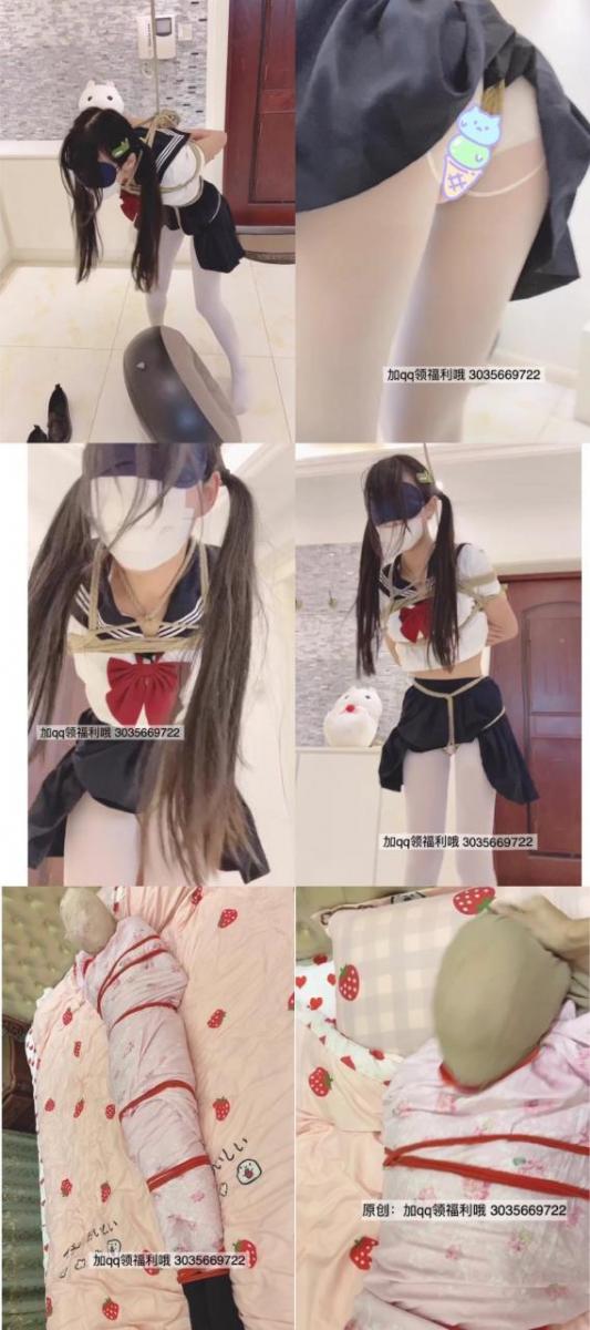【吊绑+全包+[X_X]】您的双旦礼物已经打包好！！挣扎挣扎还是挣扎！嘴巴里塞的是小G穿了一天的棉袜，下身是双重TD 、极度闷热胶带封口鼻、极度TK ps：近期不会更新新作 都是之前下架老作品重新上架<br>小号不用来这里喷 这是以前发布过的 重新上架而已 没看过的可以买来看 看过的无需重复购买<br>下架作品重新上架 没有比以前多的内容<br><br>1、平台内可直接在线观看及下载。网链和谐较快。<br>2、网盘文件下载后.doc后缀名改成.zip解压即可,解压后内部文件后缀改为.mp4即可，不可在线解压。<br>3、您的双旦礼物已经打包好！！挣扎挣扎还是挣扎！嘴巴里塞的是小G穿了一天的棉袜，开头小G吊起，双脚踩在一个没充满气的小沙发上，左右摇摆，最后掉下来。一部怀旧加创新之作，既有大家期待已久的内容，截图不便放出，你们懂得 又有新尝试的内容 。极度闷热，头部全被浸湿最爱的玩法，小G穿好黑丝，嘴巴头都封好 头套灰丝 里面绑好 外面裹好被子床单再绑一层 插翅难逃 挣扎无用 呼喊无用 。极度TK 这次TK我是认真的，我知道小G是超级怕痒的 这次。。实在是体验了把TK的乐趣 真是越挠越过瘾，直接停不下来。≈<br>您的双旦礼物已经打包好！！挣扎挣扎还是挣扎！嘴巴里塞的是小G穿了一天的棉袜，开头小G吊起，双脚踩在一个没充满气的小沙发上，左右摇摆，最后掉下来。一部怀旧加创新之作，既有大家期待已久的内容，截图不便放出，你们懂得 又有新尝试的内容 。极度闷热，头部全被浸湿最爱的玩法，小G穿好黑丝，嘴巴头都封好 头套灰丝 里面绑好 外面裹好被子床单再绑一层 插翅难逃 挣扎无用 呼喊无用 。极度TK 这次TK我是认真的，我知道小G是超级怕痒的 这次。。实在是体验了把TK的乐趣 真是越挠越过瘾，直接停不下来。<br>4、感谢大家这段时间的耐心等待，以及一直以来的支持，谢谢大家（抱拳）。
