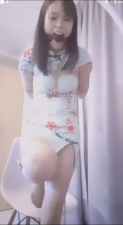北京绳模 美女自缚口球吊 JK自缚准备外出 北京绳模 美女自缚口球吊 JK自缚准备外出<br>创作：北京绳模<br>描述;北京绳模 美女自缚口球吊 JK自缚准备外出,喜欢的请大家多多支持一下吧