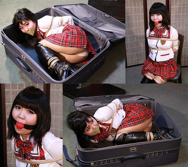 緊縛レッスン アイドル誘拐監禁 フルバージョン C4S自购東京緊縛站点超清资源，まさきねね出演。<br>英文名：Cute Japanese Idol Nene Kidnapped and Bound FULL<br><span style='color:#b0b0b0;'>[隐藏文字，购买后可见]</span><br>作品内容：<br>　数多くのAVに出演されている、まさきねねさんが東京緊縛に初登場です。<br>　部屋に運び込まれた大きなスーツケース。男がふたを開けるとその中には麻縄で厳重に縛られ口をガムテープで塞がれたアイドルねねが梱包されてい た。ス テージが終わったあとに誘拐され見知らぬ部屋に送られてしまったねね。厳しい緊縛と猿轡、そして垂れ落ちる涎の辱めのレッスンを受けてねねが緊縛 アイドル にされていく「緊縛レッスン アイドル誘拐監禁」シリーズのフルバージョンです。<br>大概内容是用箱子运来一个学生妹，然后捆绑挣扎，多种捆绑和猿辔方式，東京緊縛的一贯风格，挺不错的一部作品。<br>之前也分享过一部这个妹子在東京緊縛的作品，但是感觉喜欢的人不是很多，不过我个人还是觉得这个妹子挺萌的。然后这次看简介里提到一句“数多くのAVに出演”，搜了下才发现这个妹子其实很出名的，但是大部分人应该都没认出来。这个妹子居然是真崎寧々（まさきねね），看到这个的时候我还是挺意外的。<br>由于所购资源文件大小超过3G，无法直接上传，已经做了转码处理。由于转码后的视频编码格式为MPEG4格式，在上传后文件还会被再次转码压缩，所以文件会偏小。这个之前也都提过了，所以对此介意的朋友，购买之前请一定考虑清楚再买，谢谢！！！