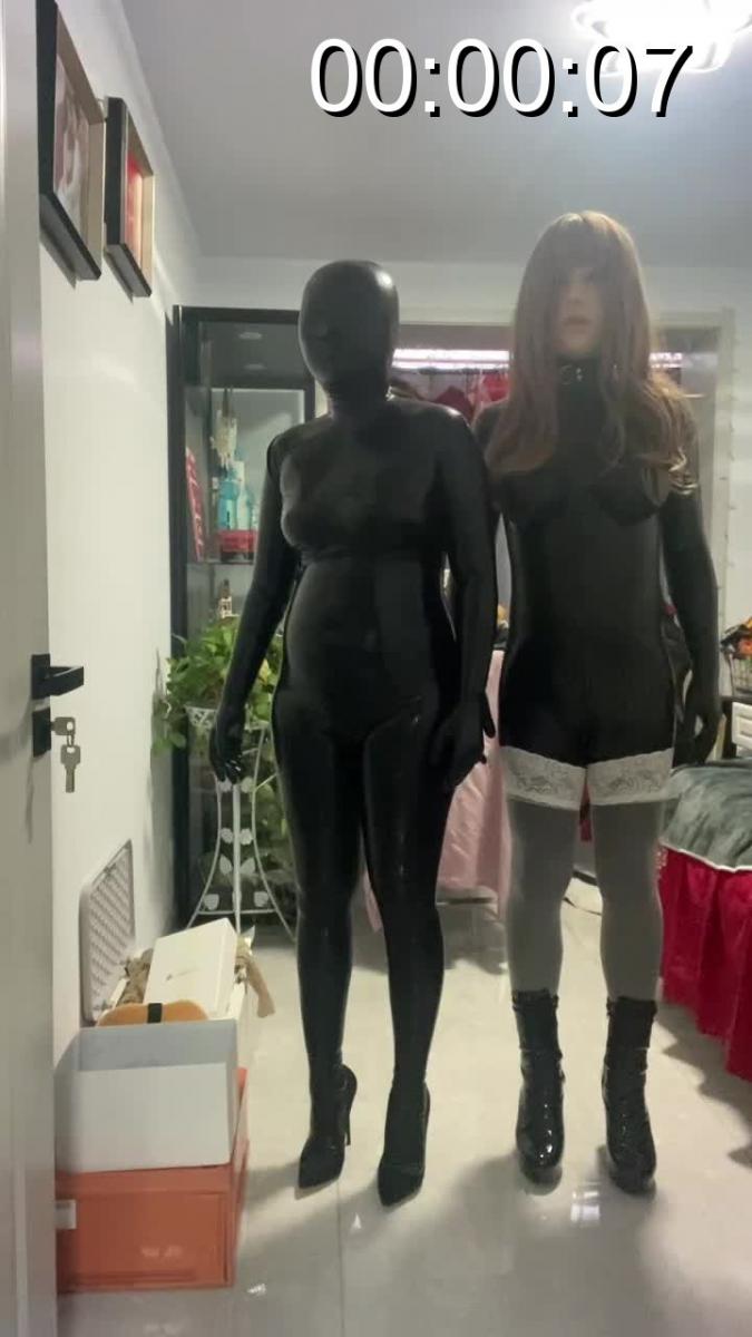 RubberDoll 今天是两个乳胶娃娃