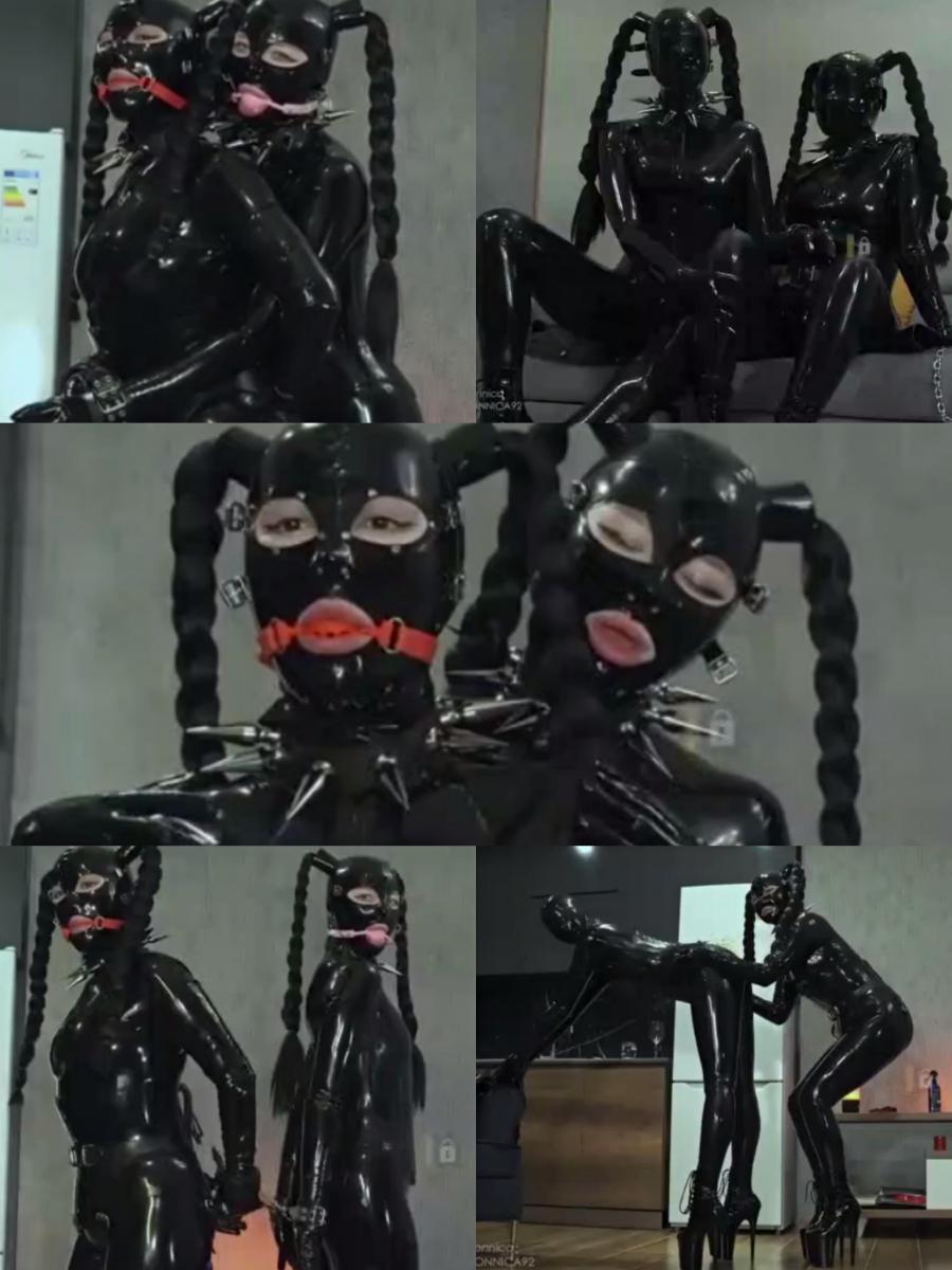 bronnica_28052022_0252_female_chaturbate 创作：Bronnica<br>Bronnica 5月28日部分直播录像 双人女同作品 下集<br>Bronnica身穿黑色乳胶紧身衣，丰满女闺蜜也身穿黑色乳胶紧身衣，都戴着黑色乳胶双马尾露眼嘴头套<br>Part1 女闺蜜给bronnica穿上超高跟漆皮短靴，bronnica拿出皮鞭拍打闺蜜pipi，被调教一番<br>Part2 bronnica给闺蜜戴上红色口球，细细调教一番后，自己戴上粉色口球，和闺蜜一起背身手铐铐住，一起后手缚<br>Part3 双方都戴上黑色封嘴以及黑色眼罩后，全黑色全包体验，之后bronnica换上露眼嘴头套换上黑色全包乳胶头套，被闺蜜玩弄一番，全程花样<br>内容丰富，喜欢乳胶的朋友别错过了，以后会陆续更新相关内容，希望大家多多支持