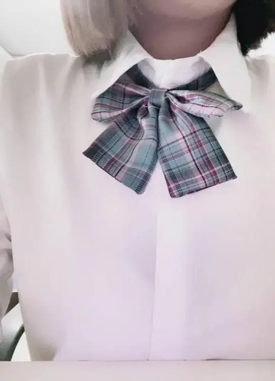 安洛  以声音诠释绳艺的美妙剧情故事—遇见了坏网友面基被捆绑起来各种欺负最后假装顺服斗智斗勇最后偷偷逃跑 hello，这里是安洛～一个播音系毕业的学渣和宅女，喜欢用声音播各种故事，自认为可能较为了解十二声线与音色，<br>安洛没有朋友全部由自己一个人录一个人发，如果真算起来有什么的朋友的话，那就是在座的大家啦，兼职挣个便当吃～，<br>如果有哪里播的不好的地方，请大家多多指教哦，ps 网盘中有mp4和mp3两种播放方式呐 mp4是我自己在录播的场景 mp3是纯声音版<br>故事大概讲的是，我在网上认识了一个网友，我喊他哥哥，并且恳求他收我做女仆，在他的教导下我每周做紧缚任务，之后他来到我的城市<br>，开始见面还捆绑我，还堵住我的嘴，各种欺负我，还把我扔在卫生间里做实验 ，我很害怕，假装我小心翼翼地迎合他，最后抓住机会逃跑啦 <br>欢迎大家的支持投喂啦 谢谢！<br>解压码为 xihuanni 直接解压就可以看或者听啦 