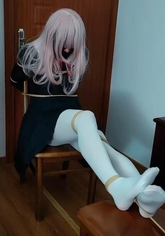 藤原千花COS ~ 白丝JK连衣裙 伪娘椅缚/团缚/床上固定 TK震动 S：我<br>M：Mu<br><br>玩法是TK，震动 TK<br>视频后四分之一从白丝换了黑丝<br>有50分钟，所以略涨价一点<br><br>其实假发送了千花发饰，但拍完才发现……<br><br>作品序号：11