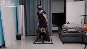 【心悦艺束】抖音经典蓝色战衣，搭配黑丝连裤丝袜，性感逼人，手脚脖全身金属禁锢，毫无活动余地，拉开的双腿就由我高频率的棒棒玩具来探索这裙下的幽深，当然上面的小熊也不会放过啦。 抖音经典蓝色战衣，搭配黑丝连裤丝袜，性感逼人，手脚脖全身金属禁锢，毫无活动余地，拉开的双腿就由我高频率的棒棒玩具来探索这裙下的幽深，当然上面的小熊也不会放过啦。<br>定拍，模特应聘，请加Q2386945992。海外用户请用Telegram：xybondage。或者联系邮箱：xybondage@qq.com<br>视频中的衣物，丝袜，道具有需要的也可联系我。<br>解压密码是：xyys